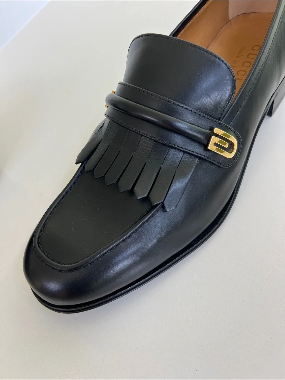 Gucci horsebit fringe kiltie black leather loafers with G gold tone logo men’s 8